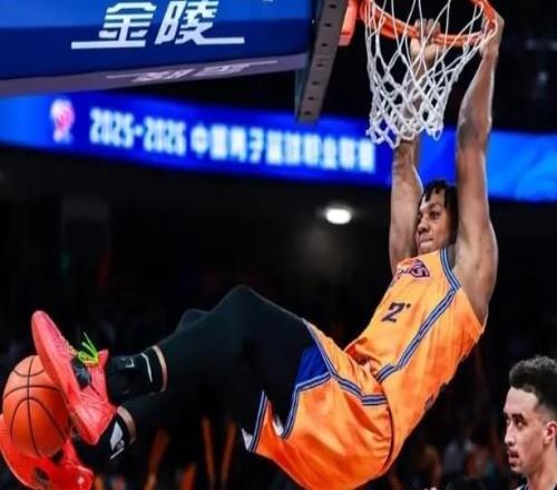 牛逼!14分26板4帽,广东4内线被他锤爆,付政浩给杜锋提出一建议