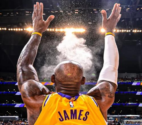 NBA第一人！詹姆斯出場次數(shù)創(chuàng)紀錄，他和NBA歷史36%的球員交過手