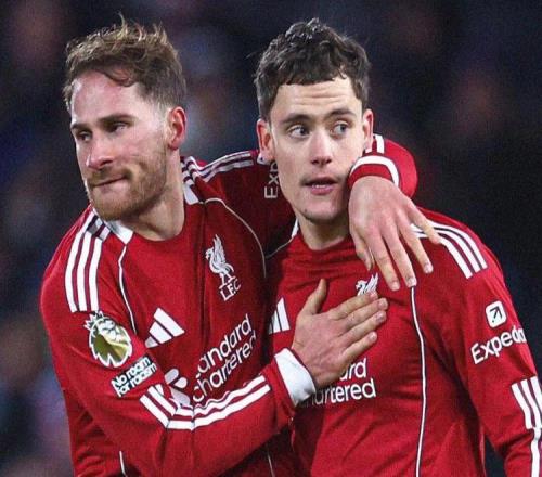 從英超冠軍到客場(chǎng)蟲(chóng)！10億歐豪陣爭(zhēng)四無(wú)望，真是斯洛特的鍋