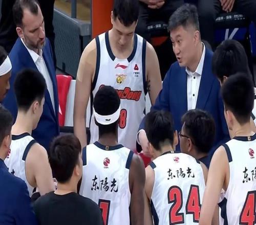 脸都不要了!广东队惨败上海,三大混子球员必须淘汰