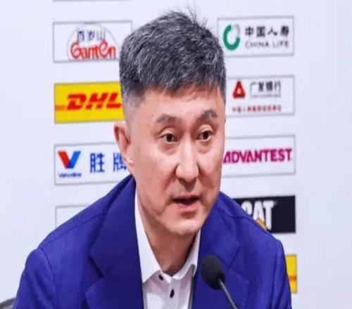 輸上海發(fā)布會！杜鋒不滿籃板，坦言未確定新大外，回應(yīng)崔永熙狀態(tài)