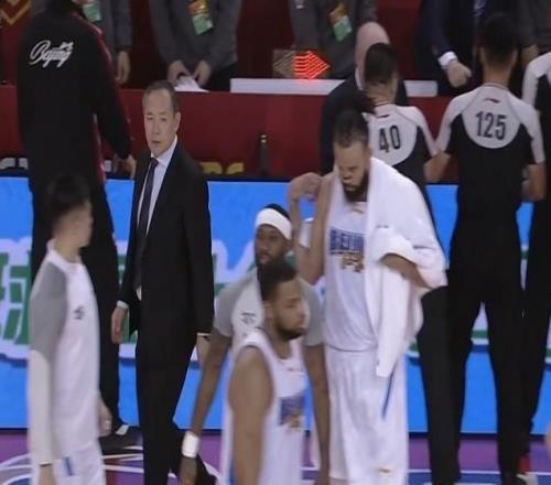 北京爆冷不敵吉林！許利民混亂用人周琦8罰0中執(zhí)行絕殺太魔幻