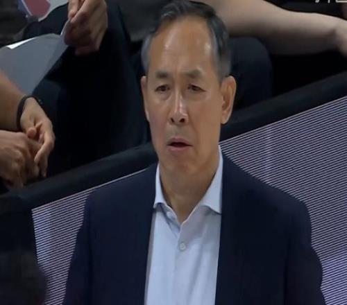 北京单节被轰3911净负28分引热议！社媒彻底沸腾球迷评论一边倒