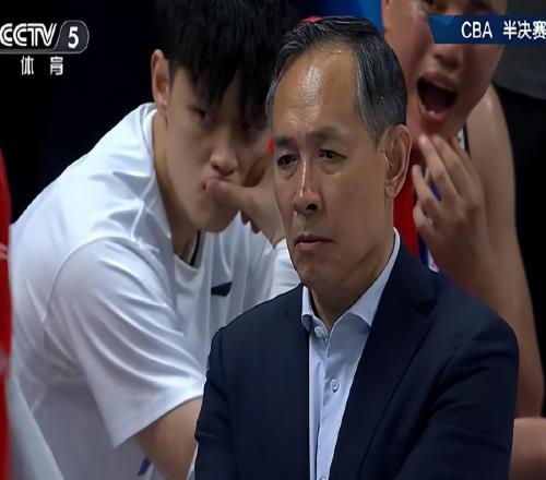 北京球迷看台痛哭！CBA骑士让许利民火出圈媒体人：白花那么多钱