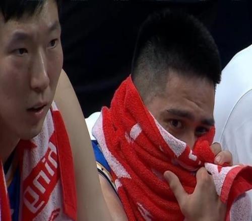 连丢两个主场出局！北京现场球迷泪洒现场“银河战航”无缘总决赛