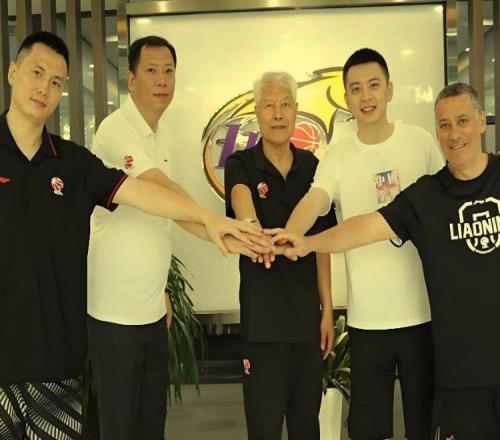 杨鸣为好兄弟站台！白边疑云即将揭晓，上海尼克斯能否再下一城