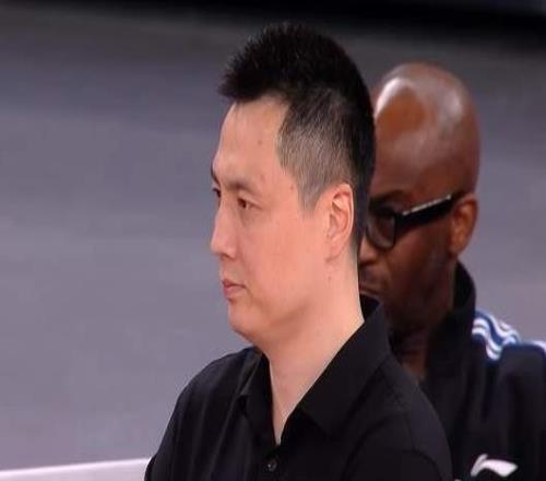 够激烈！王哲林挺身而出连砍4分，上海G5半场反超2分，广厦有机会