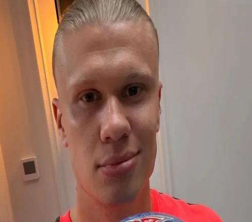 哈蘭德戴帽後拿走比賽用球，隊友球上留言：幹得好，你這該死的怪胎