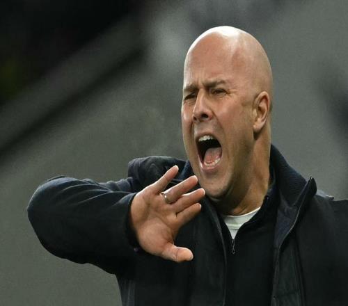 斯洛特怒了！回擊利物浦“踢得無聊”指責，直言鋒線缺人難進攻