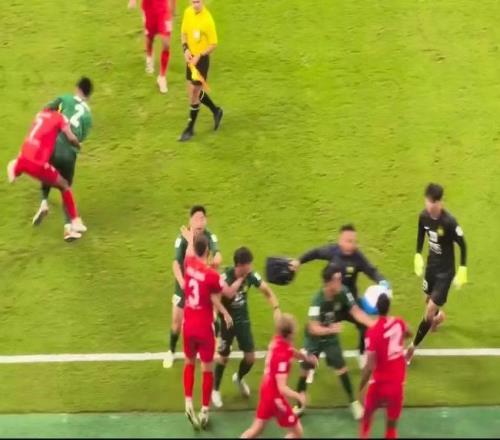 處罰來了！國安與河內(nèi)公安沖突后2個(gè)月，亞足聯(lián)為雙方開出罰單