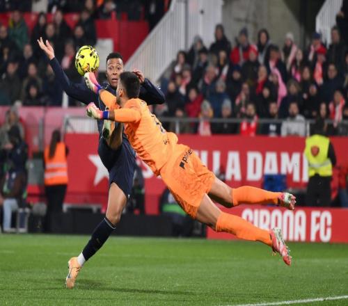 西甲爭冠懸念升級！皇馬客場丟分落后巴薩1分，姆巴佩點球救主