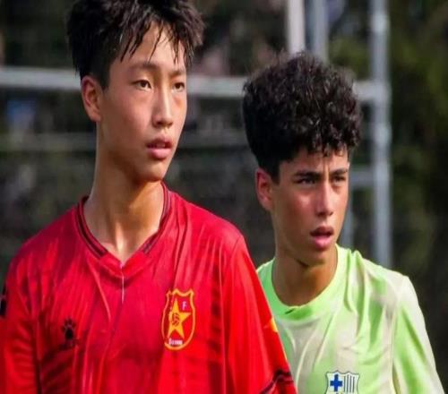 每體：中國14歲邊鋒李昊炎將加盟巴薩青訓，下賽季效力U15隊