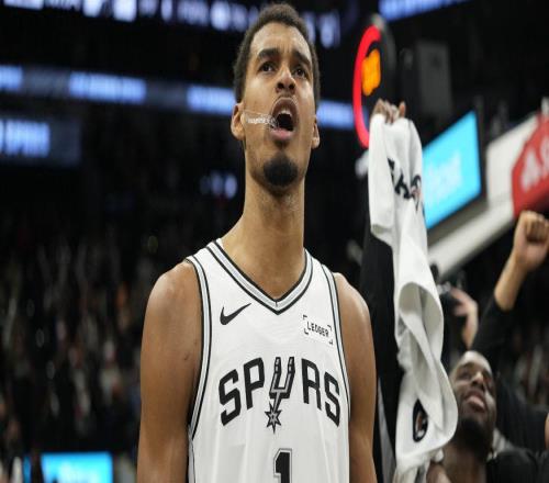 60分鐘轟63分，NBA歷史第三人！不必?fù)?dān)心詹杜庫老去，新門面來了