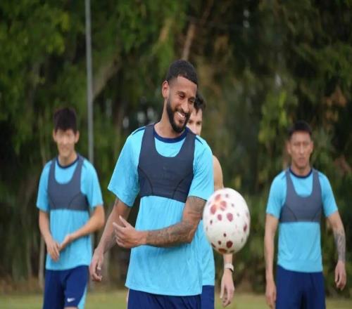 鑄牢第一道防線！武漢三鎮新援阿德裏亞諾：無懼壓力，展示自我