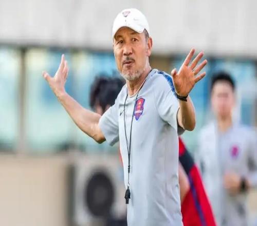 張外龍險勝換帥德比！6年之後再成重慶足球功臣，馮峰不是失敗者