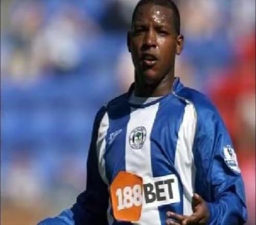 英超著名大漏勺，紐卡隊(duì)史最差后衛(wèi)，19歲就開(kāi)始走下坡路