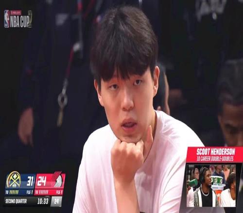 杨瀚森未获得上场机会,中国球迷焦虑了!其实这并不是坏事