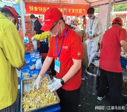 這哪是賽后美食，簡(jiǎn)直就是清遠(yuǎn)食堂自助餐