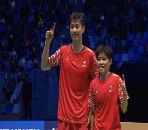 冯彦哲/黄东萍2-0击败德差波/苏皮萨拉,获得法国赛冠军