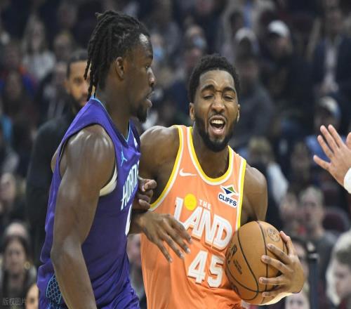 克尼佩爾創(chuàng)79年NBA紀(jì)錄！騎士24記3分刷新隊(duì)史紀(jì)錄，雙槍砍57分