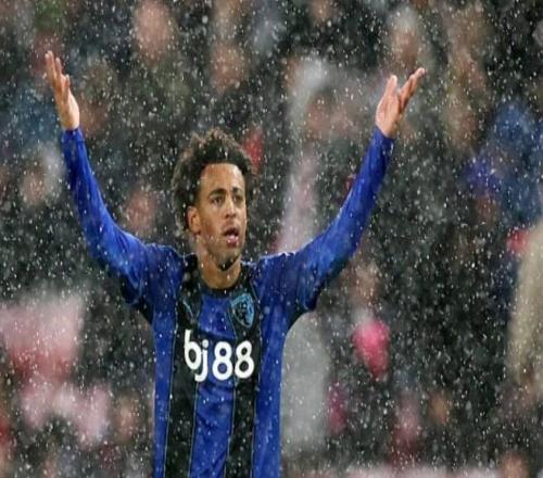 43.3米，泰勒亞當斯打進24年5月凱塞多吊射以來英超最遠進球