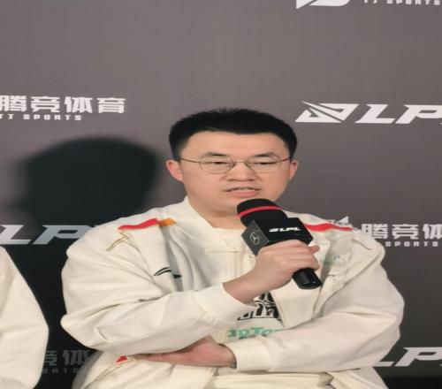 坏了我成充电宝了!Xiaohu:大家最近整体状态都比较差