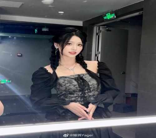 永劫无间主持人娅鸽分享自拍:明天还能陪我上班嘛