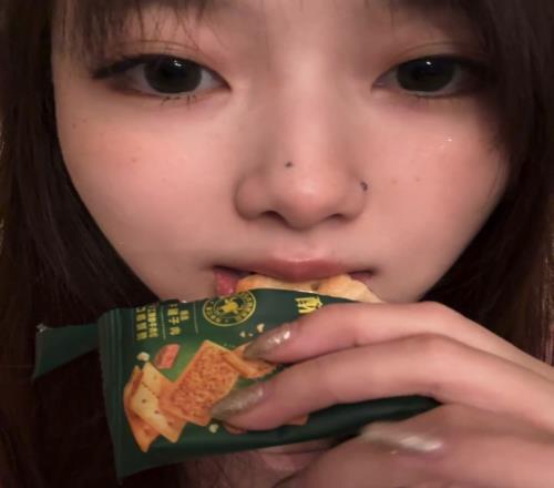 真跟天舒在一起啦互动主持阿芙晒男友视角:今天吃醉鸡煲