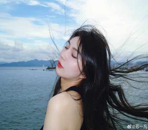 解说苏一凡晒照:穿过头发穿过耳朵
