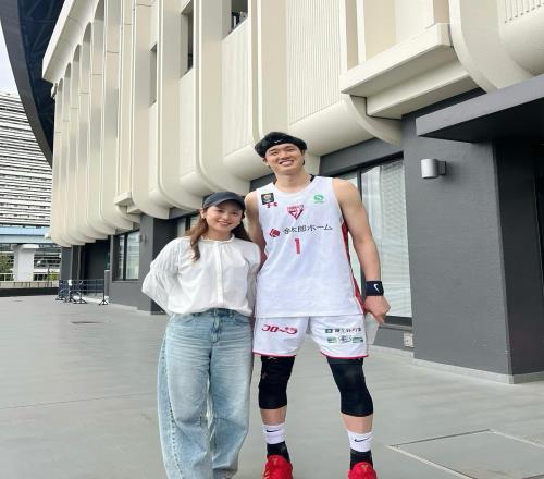 渡边雄太结束B联赛首季征程妻子晒合照纪念:干得不错