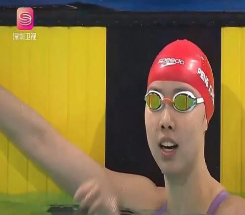 女子200米仰泳决赛:彭旭玮2分07秒63夺冠,轻松达到世锦赛A标