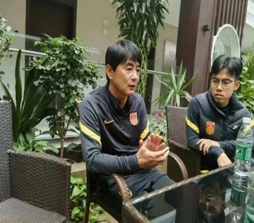 浮嶋敏:我们三名守门员都有实力,没有预料到下半场会出现红牌