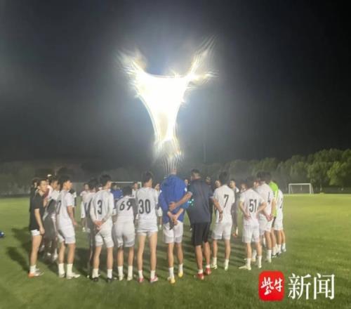 一票难求!江苏城市足球联赛南京vs无锡预计将超过1万名观众