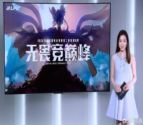 主持松琪晒照:下班打卡下班早能赶上回家地铁