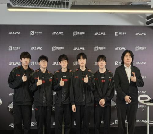 JDG赛后群访教练:训练中细小的问题如果能更重视去解决会更好