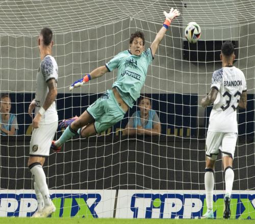 TA:利物浦接近150万镑签匈牙利年轻门将佩齐,他新赛季在U21效力