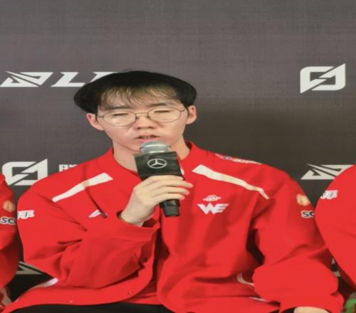 哥哥对线给不到压力啊!Taeyoon:对自己的对线很自信才玩小火龙