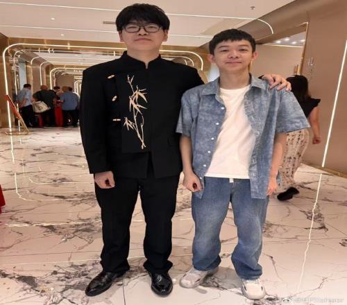 新婚快乐Sheer分享与新郎Care合照:沾点喜气