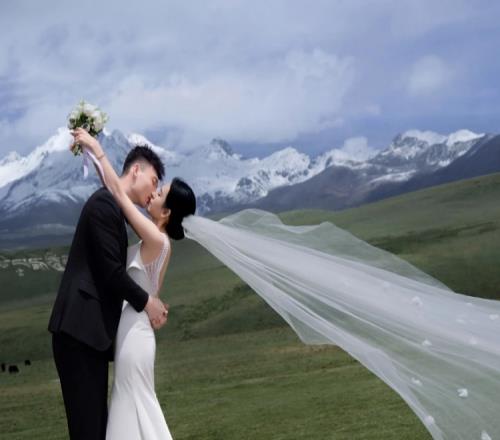 撒狗粮!鄢手骐妻子晒二人的甜蜜婚纱照
