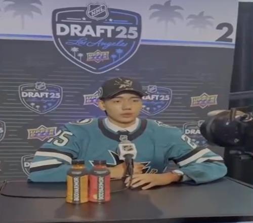 王浩西:希望中国冰球越来越好,有更多中国人能够进入NHL