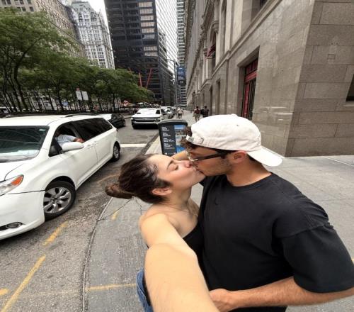 甜甜的青春恋爱！若奥内维斯更新与明星女友甜蜜游玩纽约照