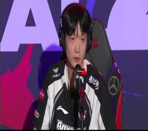 怎么不吸取教训呢Shanks:亮WE标因为跟他们关系好提前沟通了