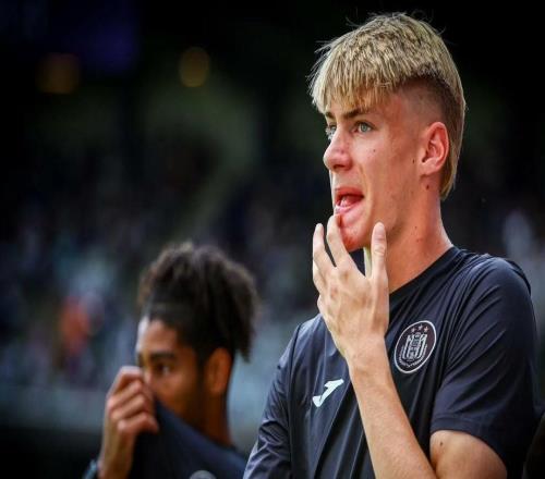 德天空：德甲三强争夺17岁中场德卡特，安德莱赫特要价2500万