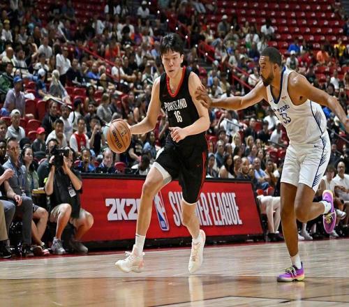 杨瀚森闯荡NBA节外生枝,开拓者出售易主,老板被曝曾歧视黄种人