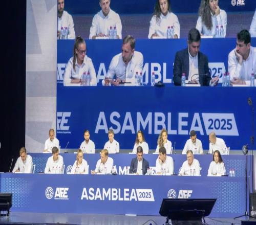 阿斯:西甲曾致信各队长阻止抗议,但球员们认为解释并不充分