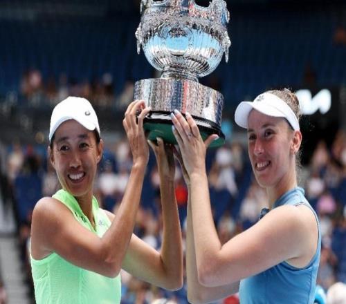 張帥勇奪澳網(wǎng)女雙冠軍！萊巴金娜擊敗薩巴倫卡問鼎女單