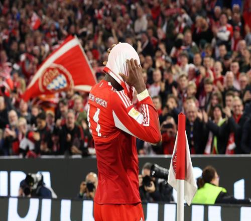 30！凱恩罕見啞火，拜仁笑傲強強對決，15連勝叫板歐冠冠軍