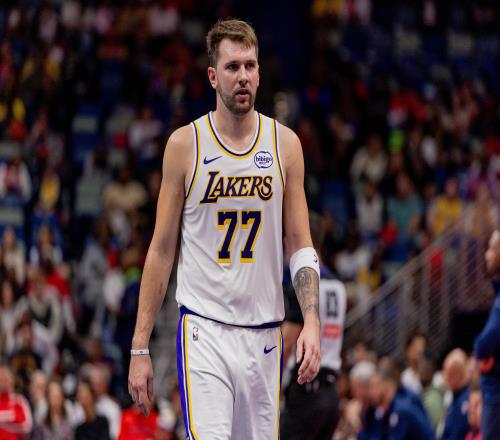 湖人消息：東契奇殺進mvp榜前三，小里陷桃色緋聞，30+7前鋒加盟