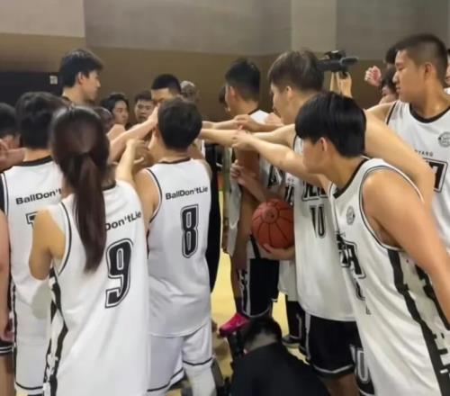 张镇麟开培训班!6天7899元,平均每天1316元,球迷:有点贵