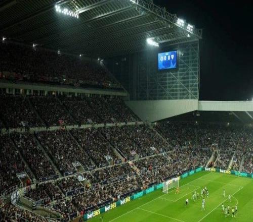 萬(wàn)億土豪，蓋個(gè)球場(chǎng)這么磨嘰